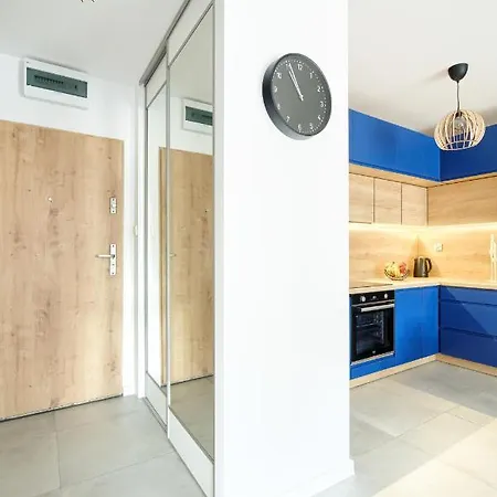 Navy Blue Dream - - Basen - Parking