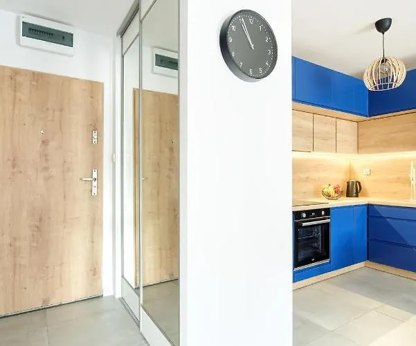 Navy Blue Dream - - Basen - Parking